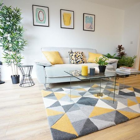 Perfectly Located Stunning Apartment Лондон Екстериор снимка