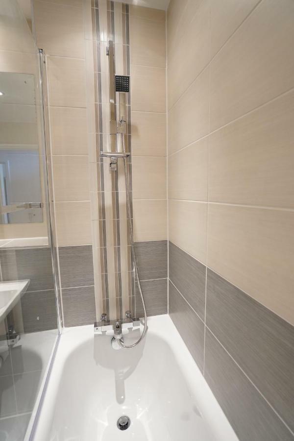 Perfectly Located Stunning Apartment Лондон Екстериор снимка