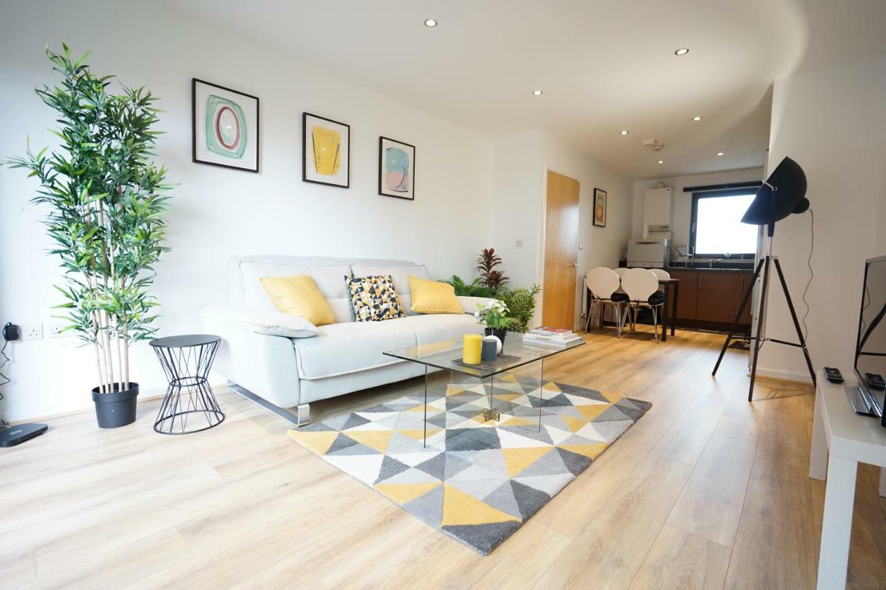 Perfectly Located Stunning Apartment Лондон Екстериор снимка
