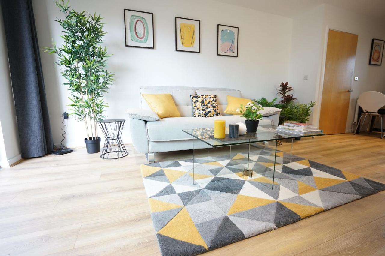 Perfectly Located Stunning Apartment Лондон Екстериор снимка