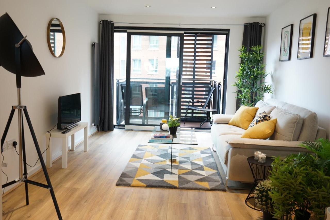 Perfectly Located Stunning Apartment Лондон Екстериор снимка